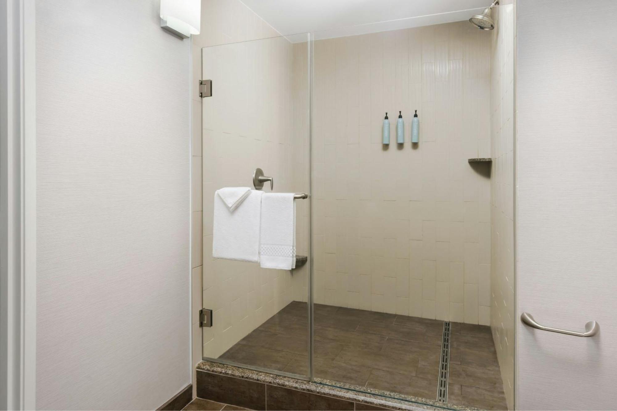 Courtyard By Marriott Los Angeles Woodland Hills Eksteriør bilde