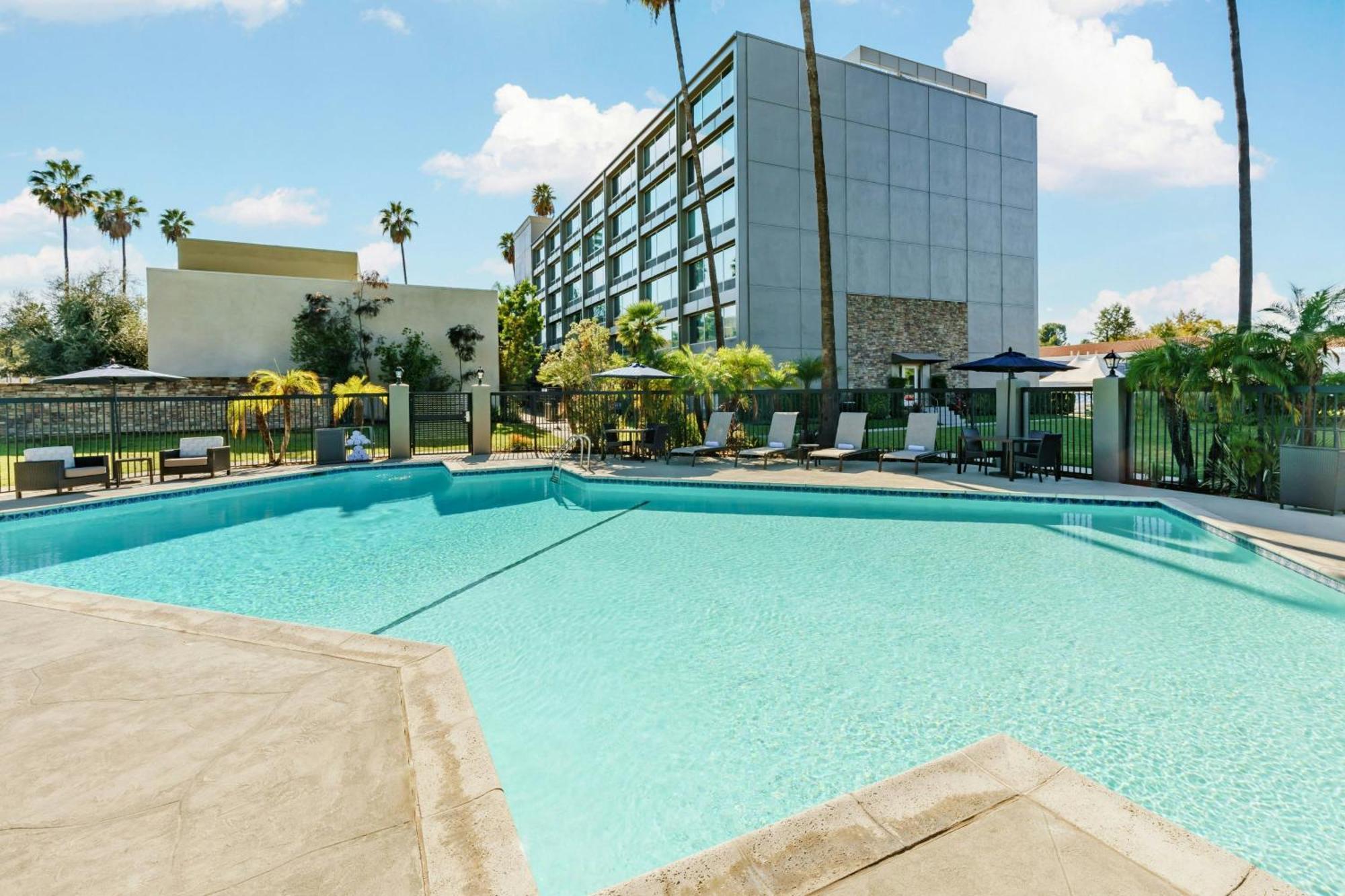 Courtyard By Marriott Los Angeles Woodland Hills Eksteriør bilde