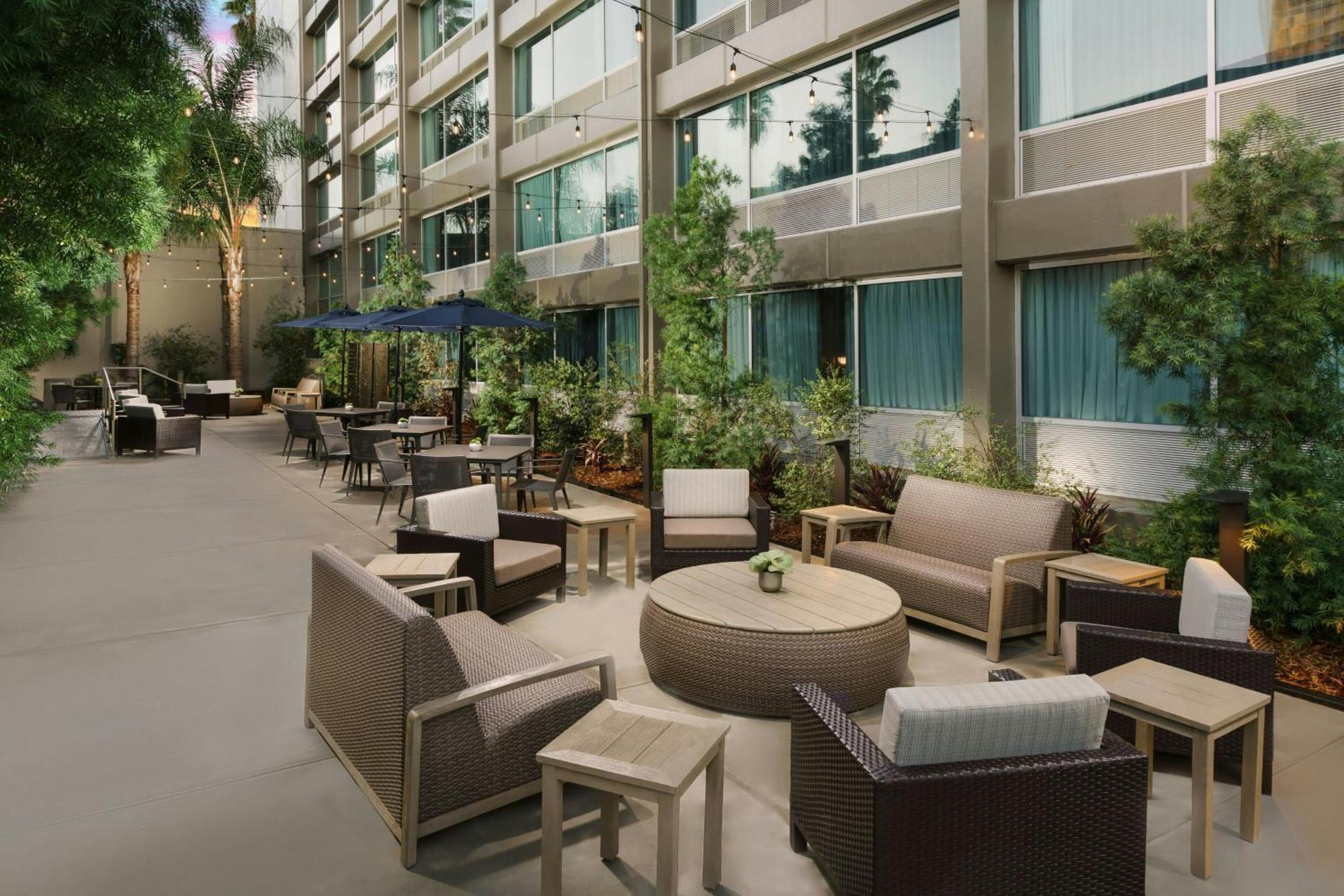 Courtyard By Marriott Los Angeles Woodland Hills Eksteriør bilde