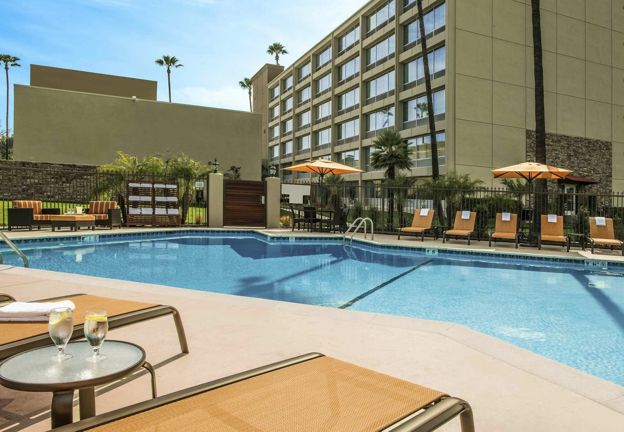 Courtyard By Marriott Los Angeles Woodland Hills Eksteriør bilde